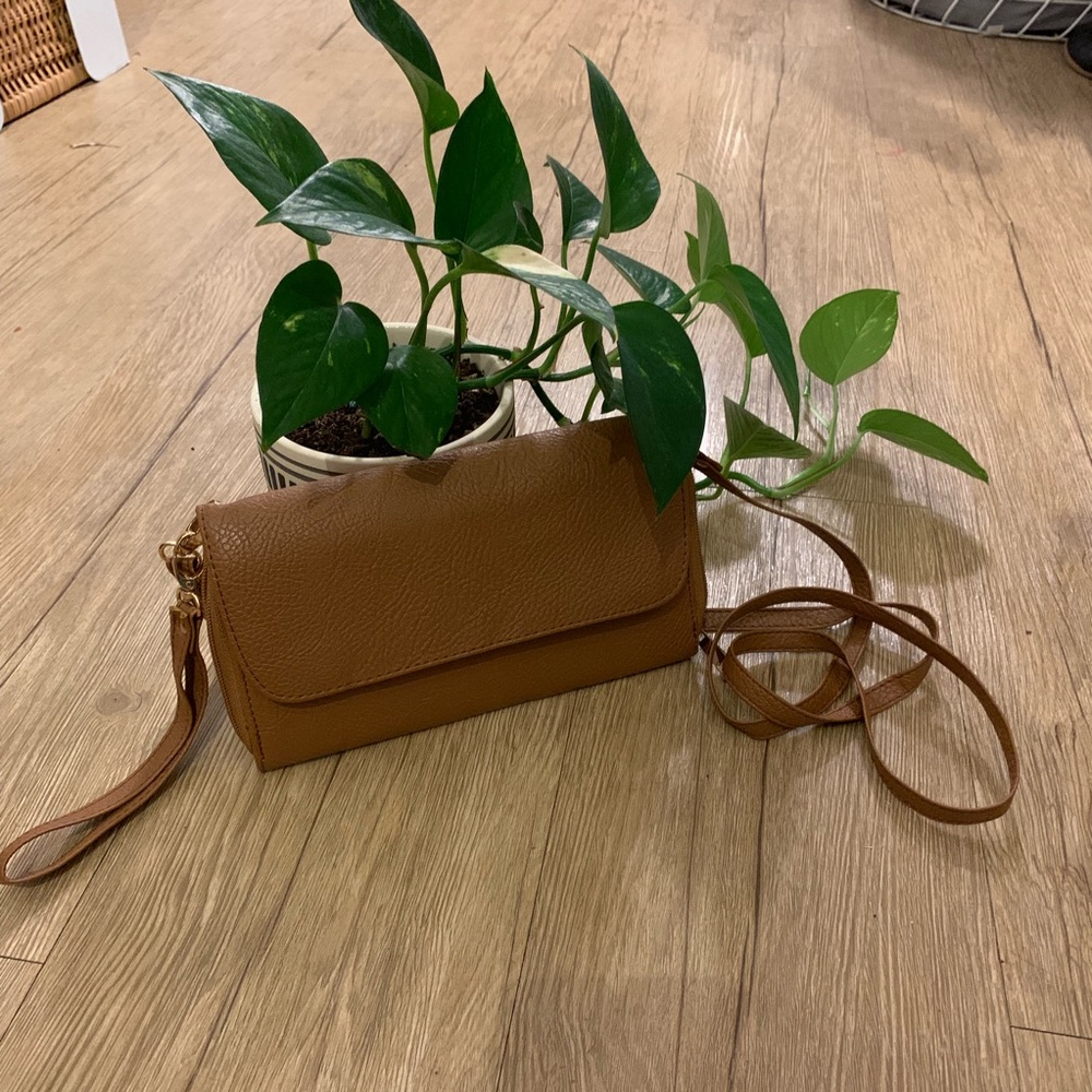 brown leather clutch purse